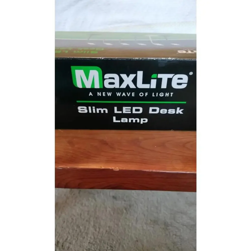 MaxLite Slim LED Desk Lamp with USB Port White‎ Finish Adjustable Neck